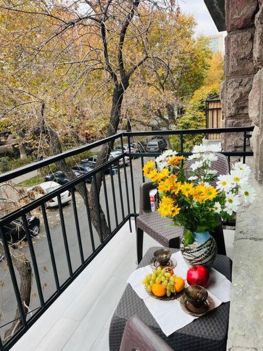 Spacious 2 Bedrooms In The Center Of Yerevan Exterior foto