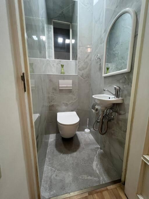 Spacious 2 Bedrooms In The Center Of Yerevan Exterior foto
