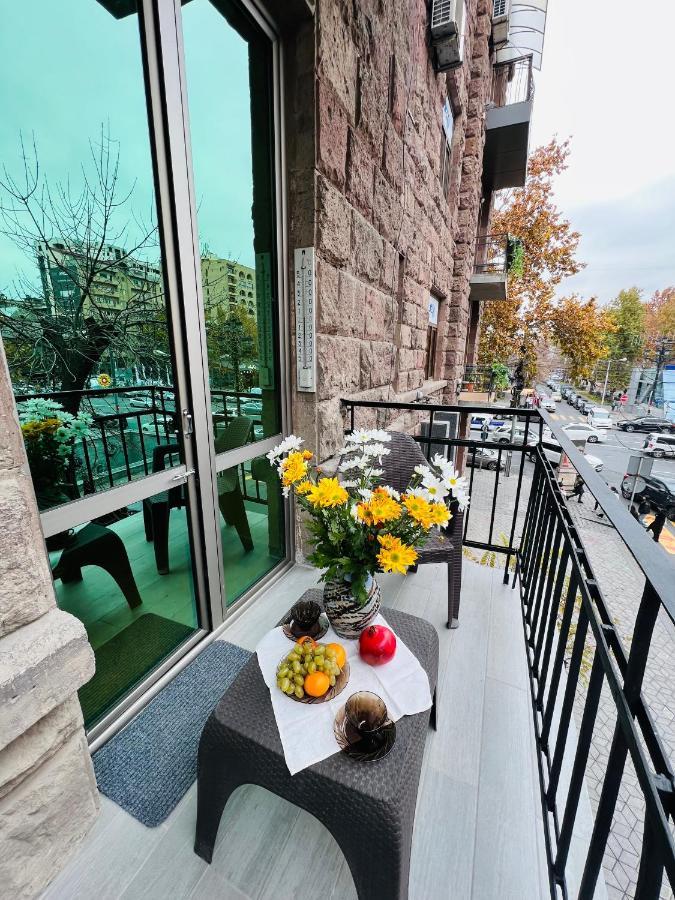 Spacious 2 Bedrooms In The Center Of Yerevan Exterior foto