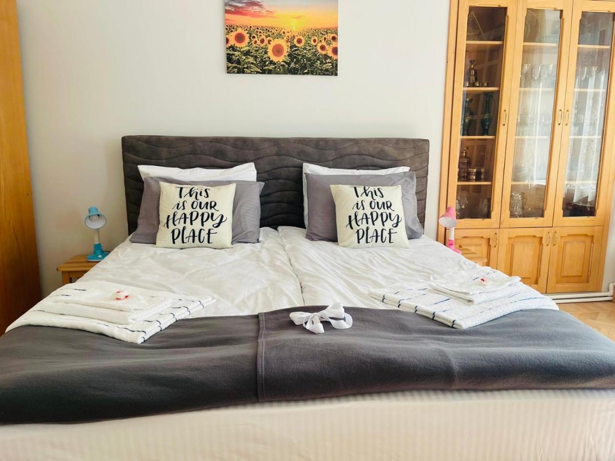 Spacious 2 Bedrooms In The Center Of Yerevan Exterior foto
