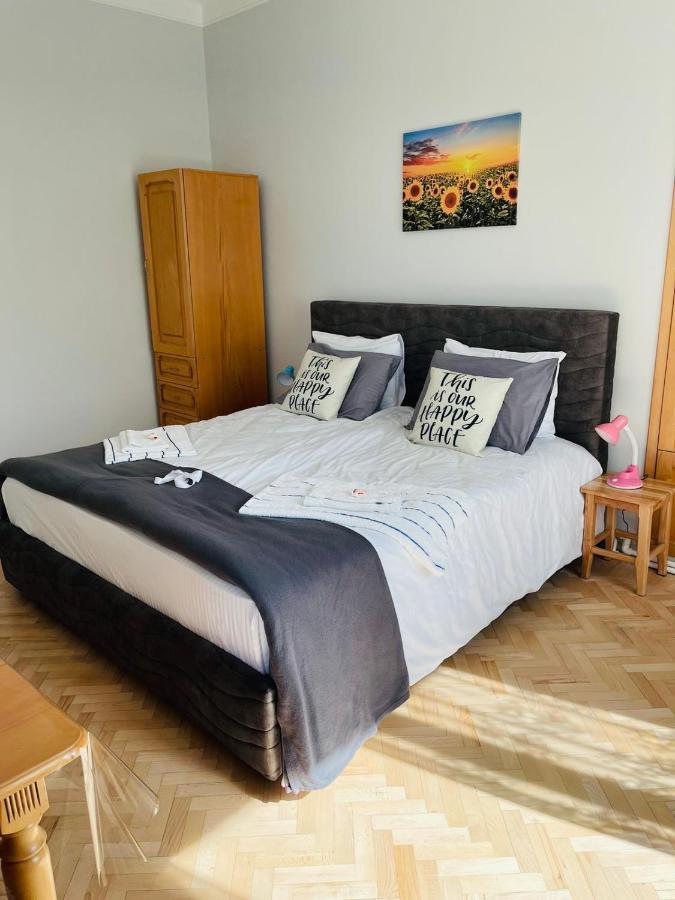 Spacious 2 Bedrooms In The Center Of Yerevan Exterior foto