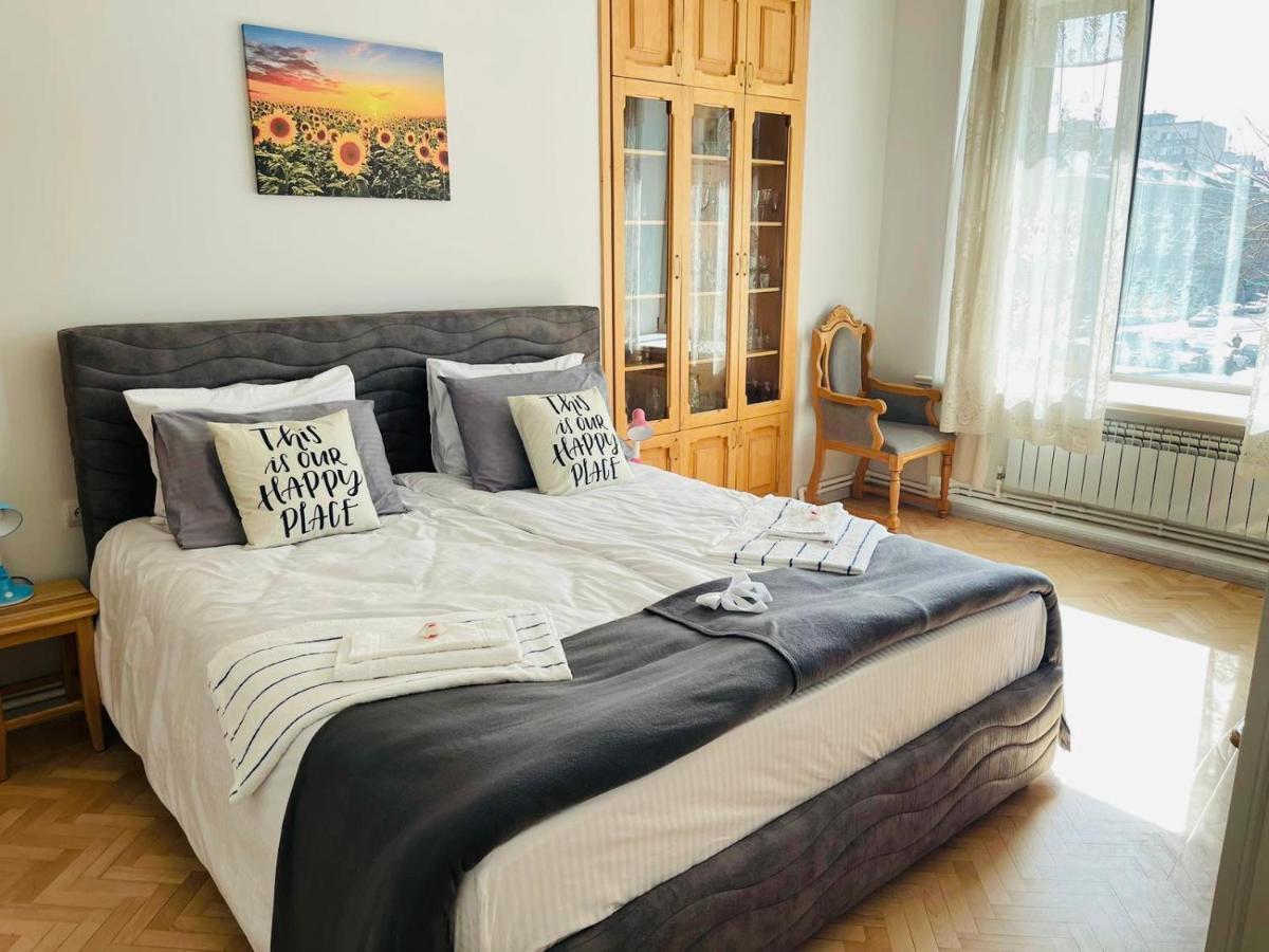 Spacious 2 Bedrooms In The Center Of Yerevan Exterior foto