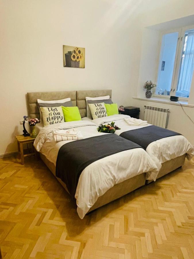 Spacious 2 Bedrooms In The Center Of Yerevan Exterior foto