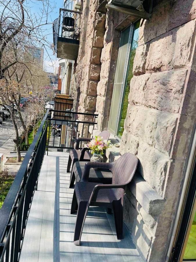 Spacious 2 Bedrooms In The Center Of Yerevan Exterior foto