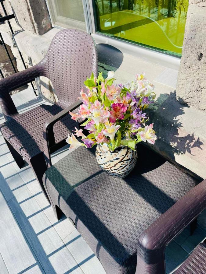 Spacious 2 Bedrooms In The Center Of Yerevan Exterior foto